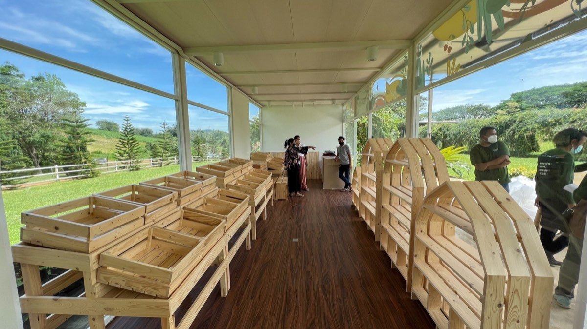 Kelengkapan kayu daripada palet guna semula untuk Farm Fresh.