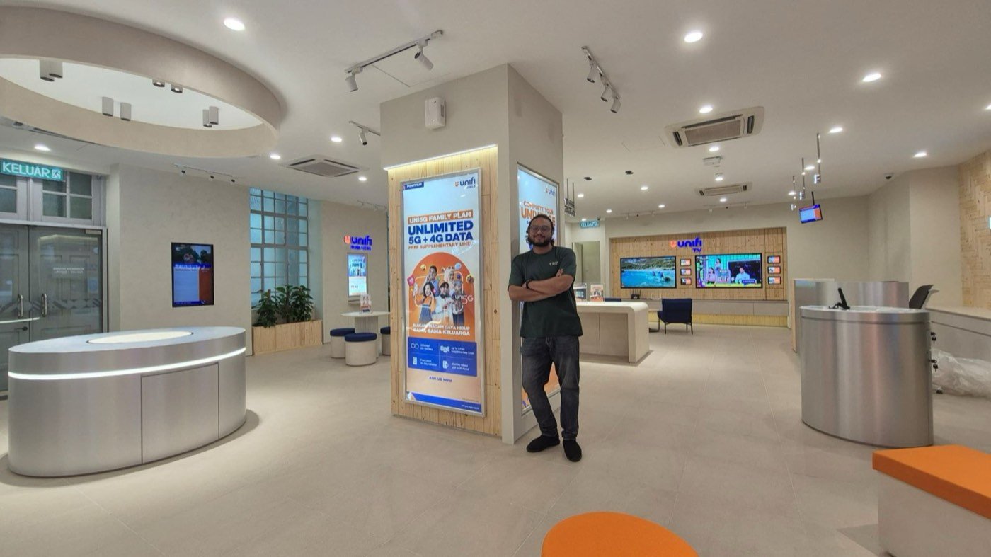 Harith di Sustainable Unifi Store yang siap di Muzium Telekom Kuala Lumpur.