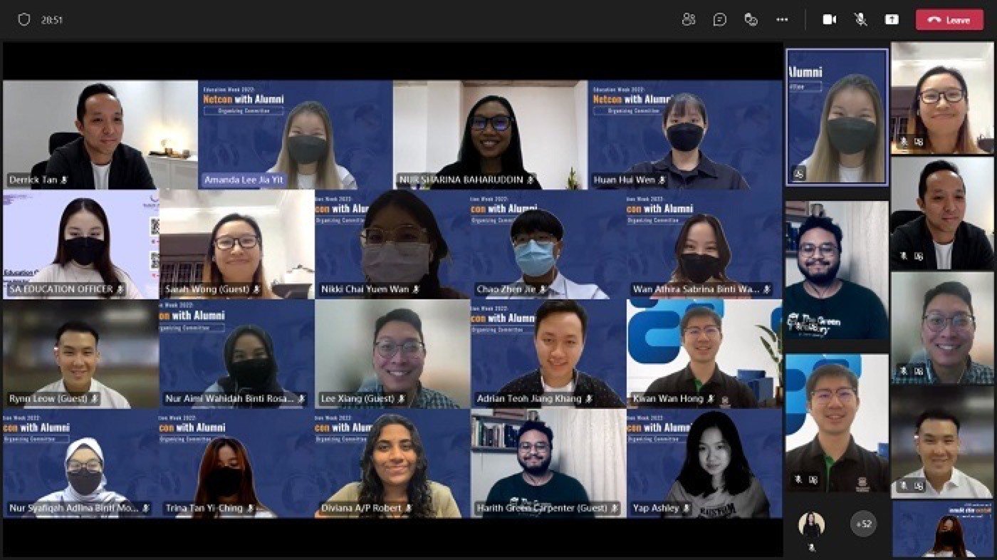 Sesi panel dalam talian bersama pelajar dan alumni.